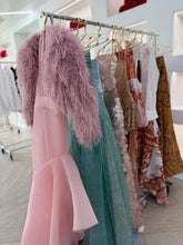 Cargar imagen en el visor de la galería, Ostrich Feather Jacket