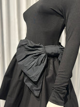 Cargar imagen en el visor de la galería, Black Bubble Dress