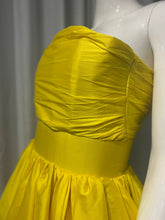 Cargar imagen en el visor de la galería, Yellow Flared Mini Dress