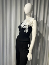 Cargar imagen en el visor de la galería, Black Bodysuit with White Flower Appliqué