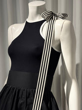 Cargar imagen en el visor de la galería, Ribbon Trim Halter Bodysuit