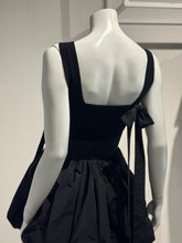 Cargar imagen en el visor de la galería, All Black Bodysuit with Ribbon