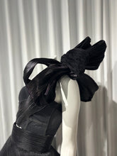 Cargar imagen en el visor de la galería, Black Structured Set with Dramatic Shoulder Bow