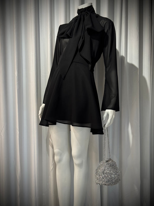 Luna Swoop Skirt — Falda Negra de Chiffon Corta y Semi-Redonda