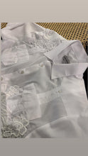 Cargar imagen en el visor de la galería, Guayabera crop top with aplique
