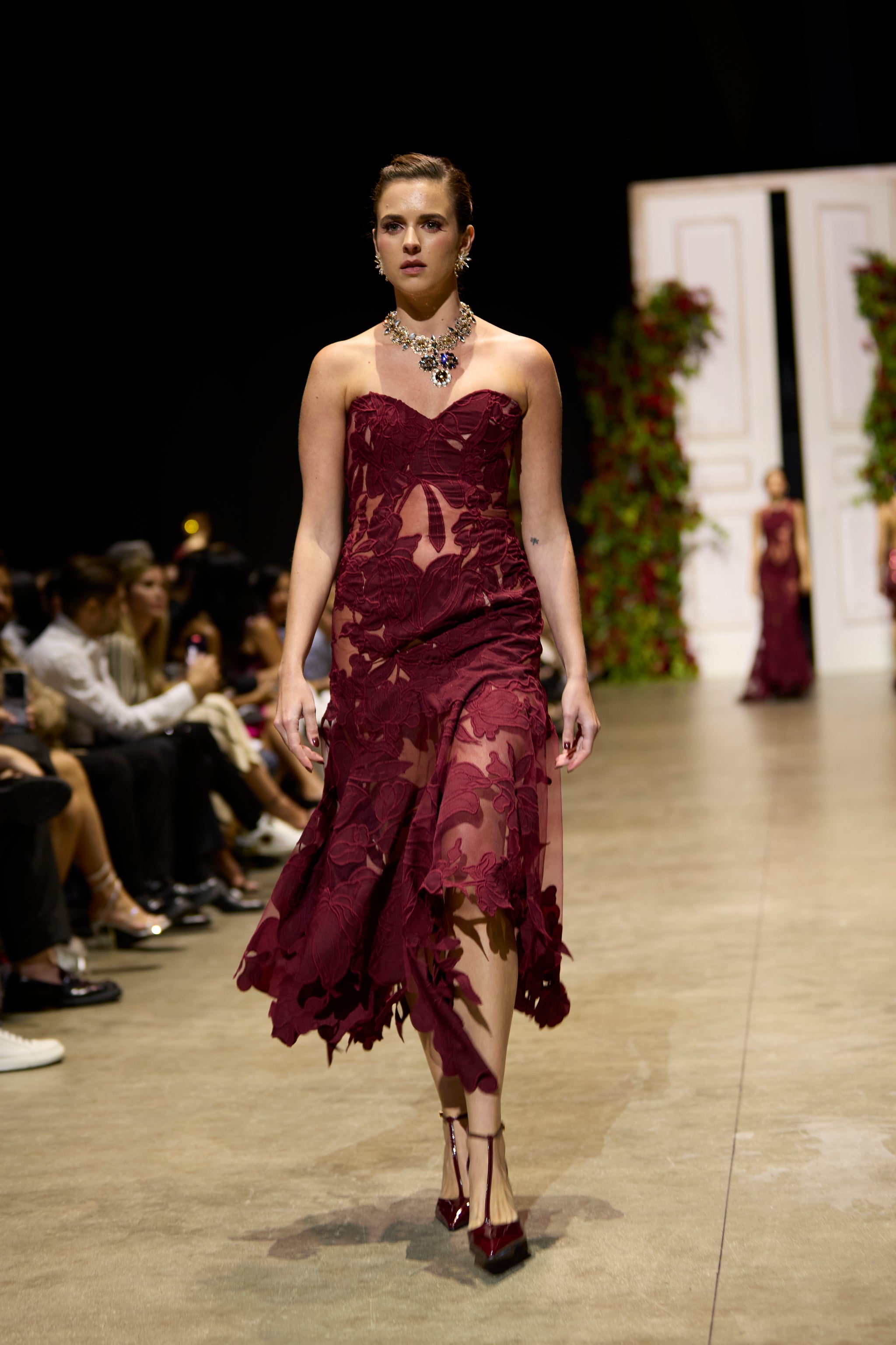 Burgundy Strapless Lace Dress – Luis Antonio