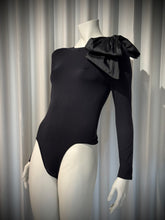 Cargar imagen en el visor de la galería, Long Sleeve Bodysuit with flower appliqué or bow
