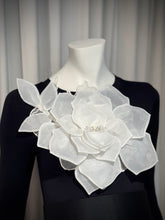 Cargar imagen en el visor de la galería, Long Sleeve Bodysuit with flower appliqué or bow
