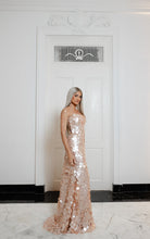 Cargar imagen en el visor de la galería, Blush Sirène Gown
