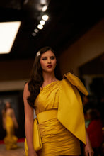 Load image into Gallery viewer, Taffeta yellow dress with bows
