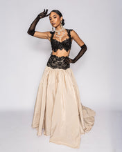 Cargar imagen en el visor de la galería, Noir Époque Gown
