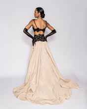 Cargar imagen en el visor de la galería, Noir Époque Gown
