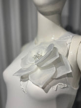 Cargar imagen en el visor de la galería, White Flower Appliqué Bodysuit
