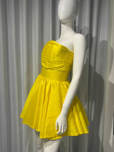 Cargar imagen en el visor de la galería, Yellow Flared Mini Dress
