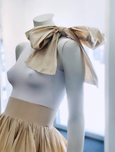 Load image into Gallery viewer, Body white with taffeta bow

