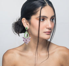 Load image into Gallery viewer, Flower Lila and green earring

