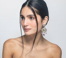 Load image into Gallery viewer, Flower Lila and green earring
