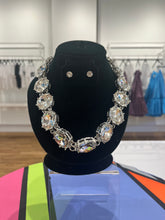 Load image into Gallery viewer, Rhinestone necklaces q/ earrings
